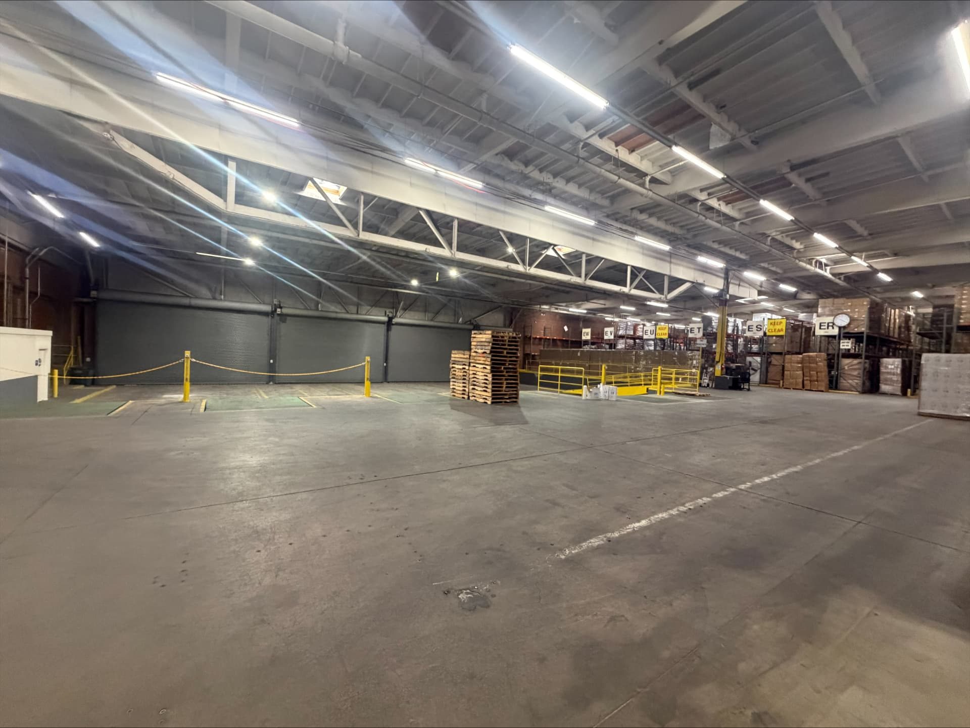 Wide open warehouse floor for devanning at Logix Fulfillment in Vernon, CA