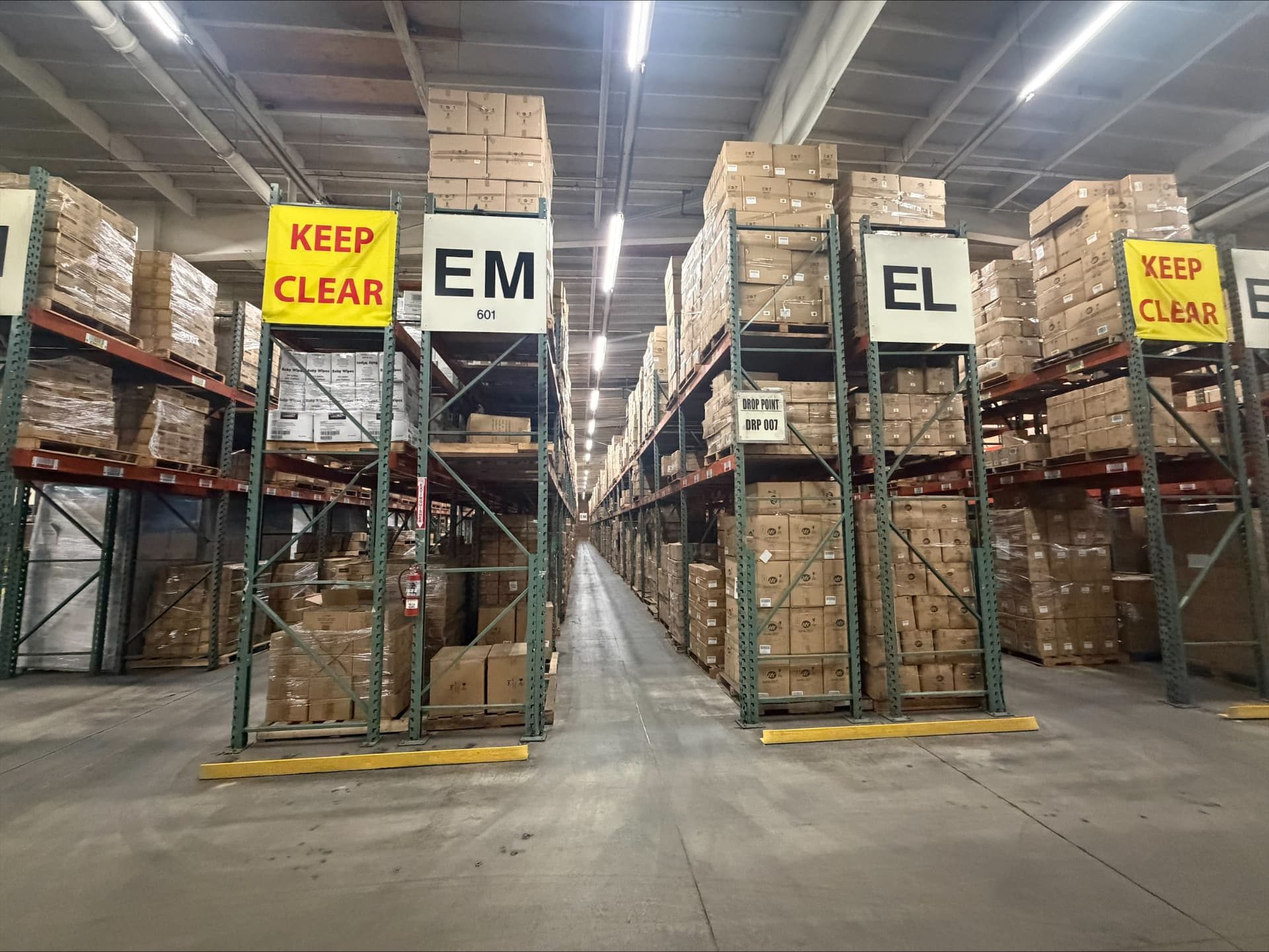 Racking aisles EM and EL at Logix Fulfillment in Vernon, CA